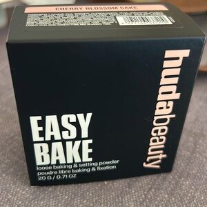 HUDA BEAUTY Easy Bake Blurring Loose Baking & Setting Powde Cherry Blossom Cake